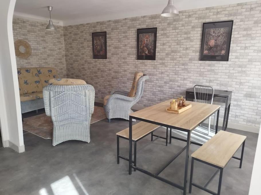 Jolie Maison De Bourg Tout Equipee 10Km D'Ambert Saint-Amant-Roche-Savine المظهر الخارجي الصورة